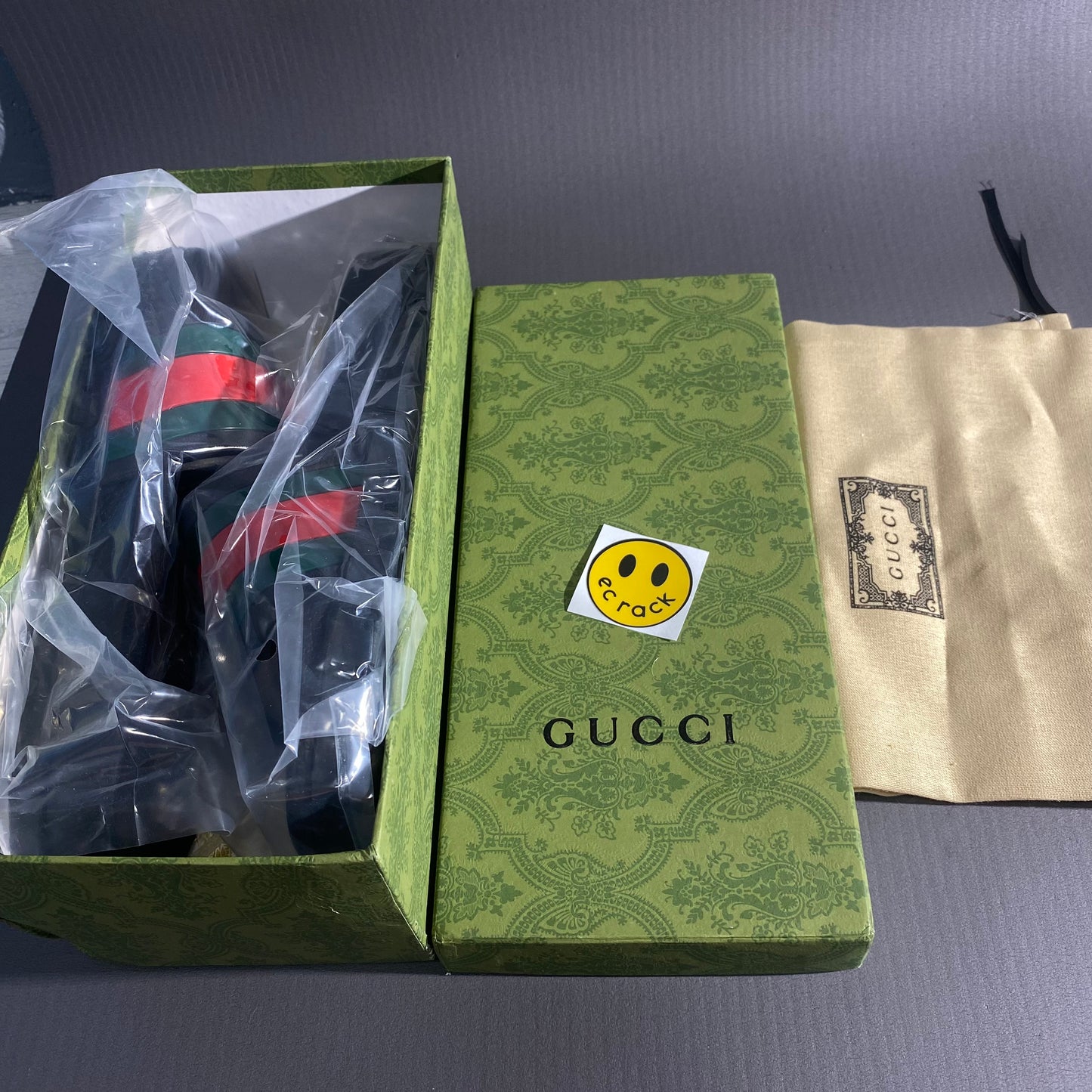 Guccii Slides