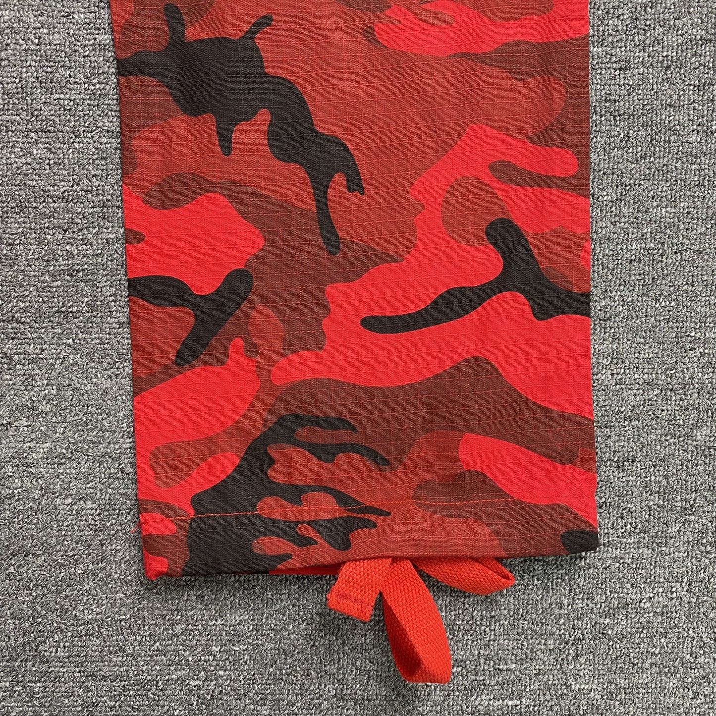 [New] Hellstar Camou Cargo Pants