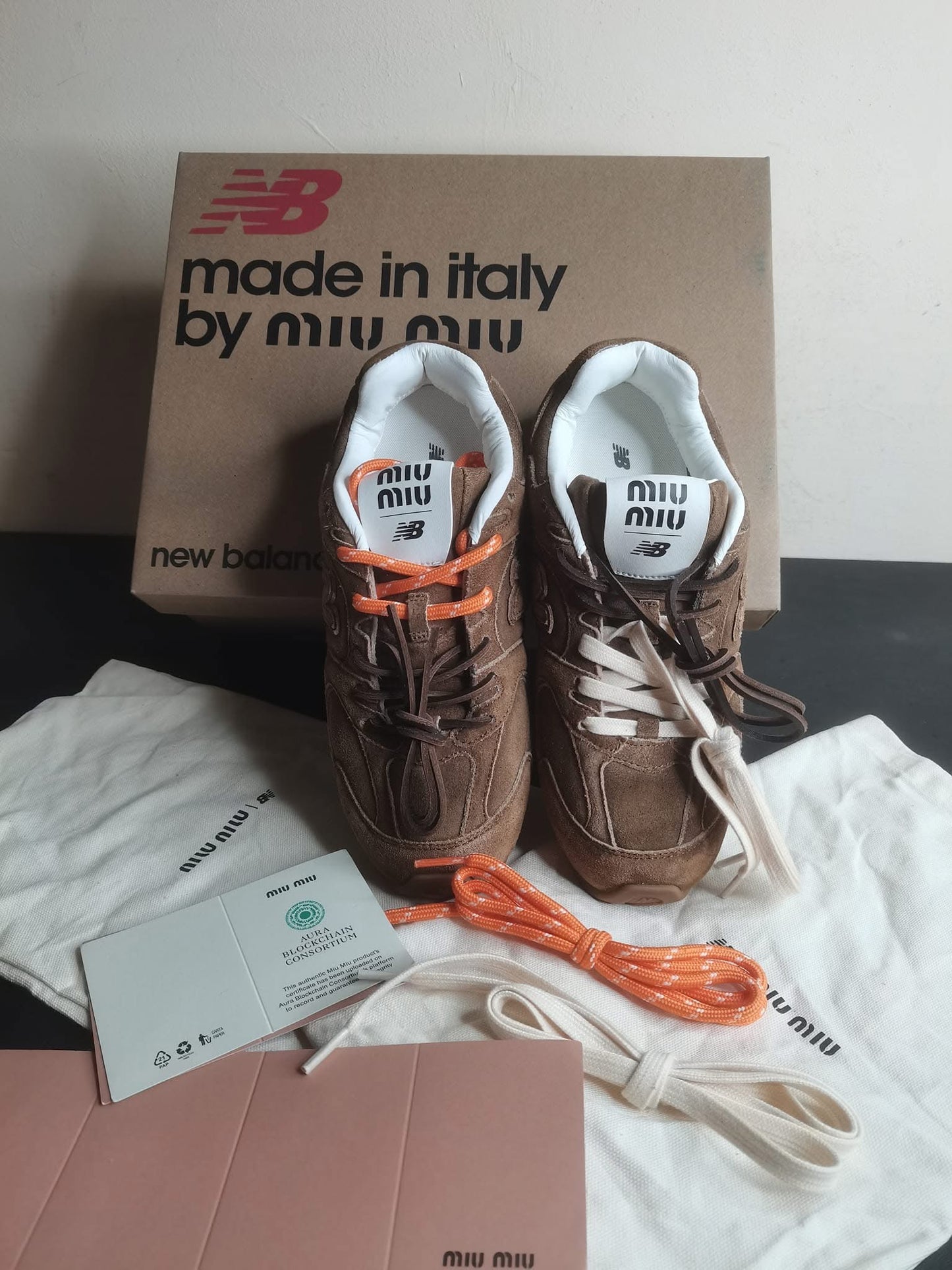 [New] Miumiu x New Balance 530