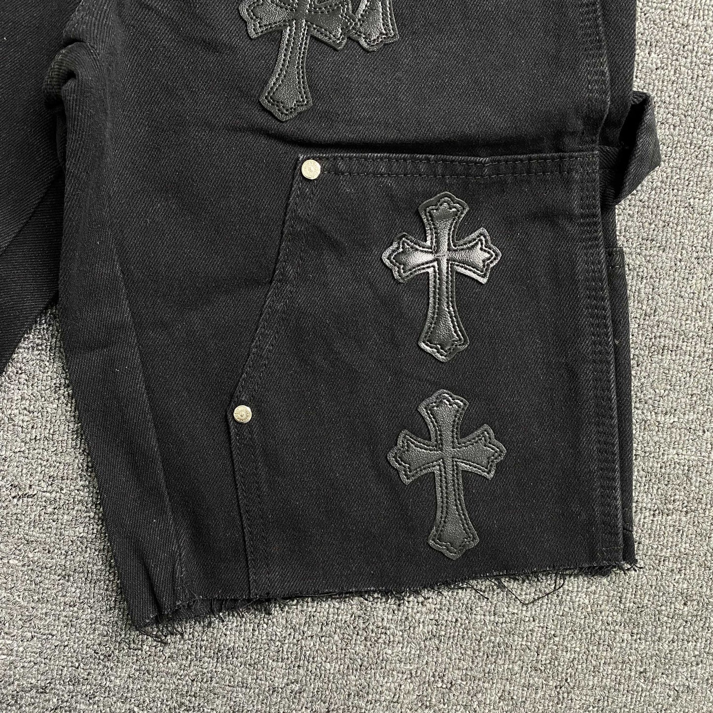 [New] Chrome Hearts Cross Carpenter Double Knee Shorts (All Black)