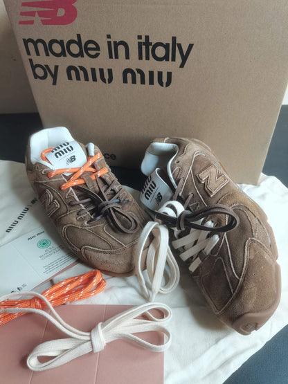 [New] Miumiu x New Balance 530