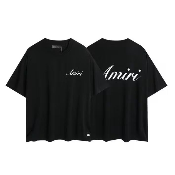 [New] Amiri Script Logo Tee