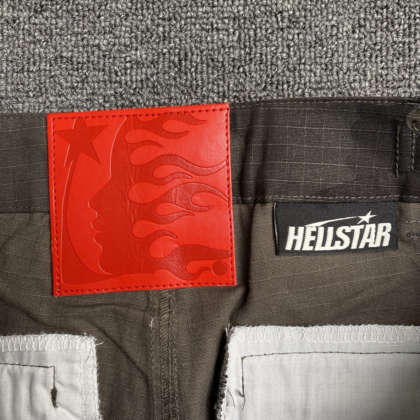 [New] Hellstar Camou Cargo Pants