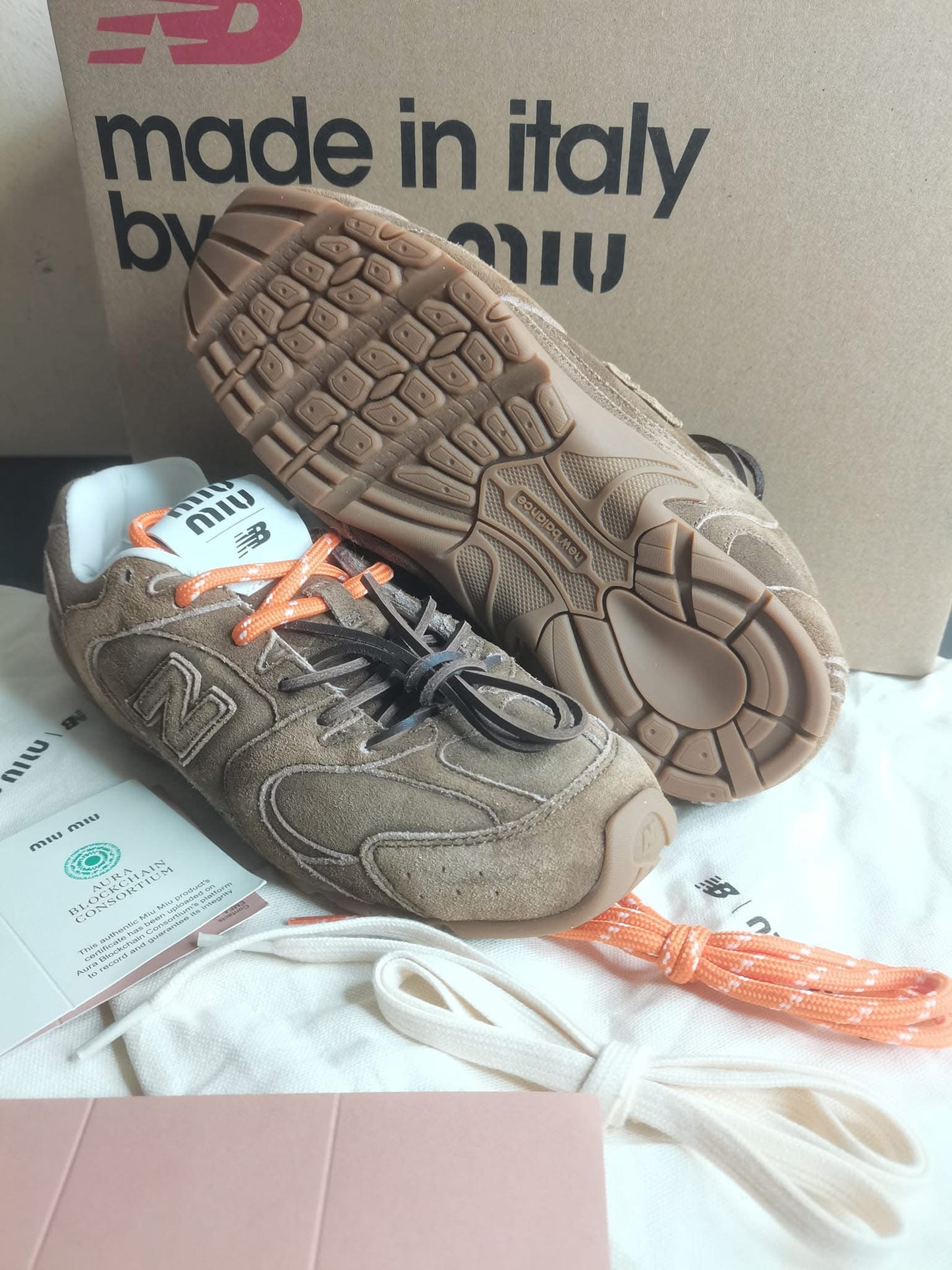 [New] Miumiu x New Balance 530