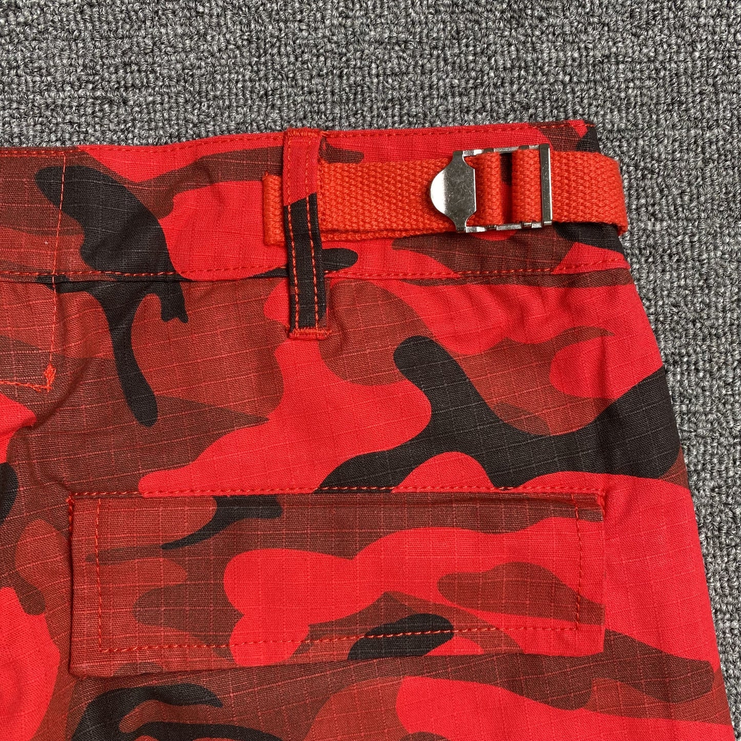 [New] Hellstar Camou Cargo Pants