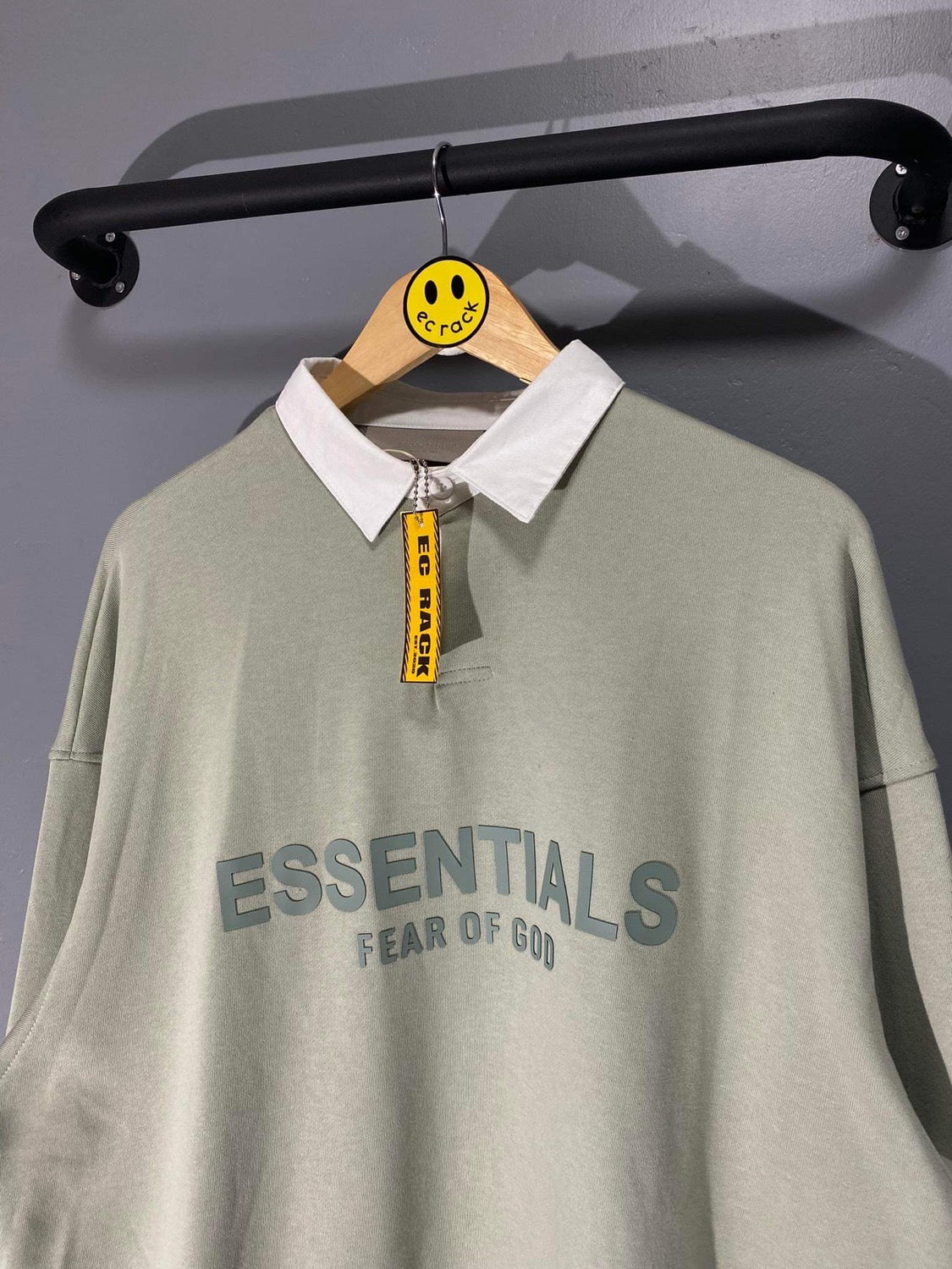 [New] Essentials Collar Sweatshirt