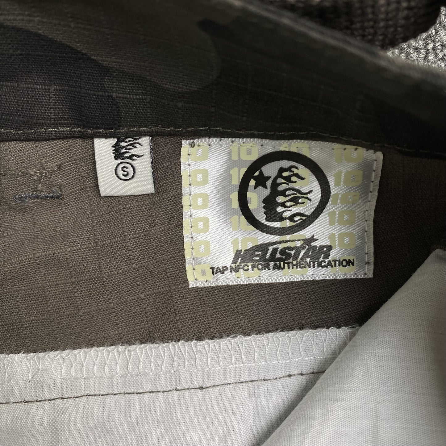 [New] Hellstar Camou Cargo Pants