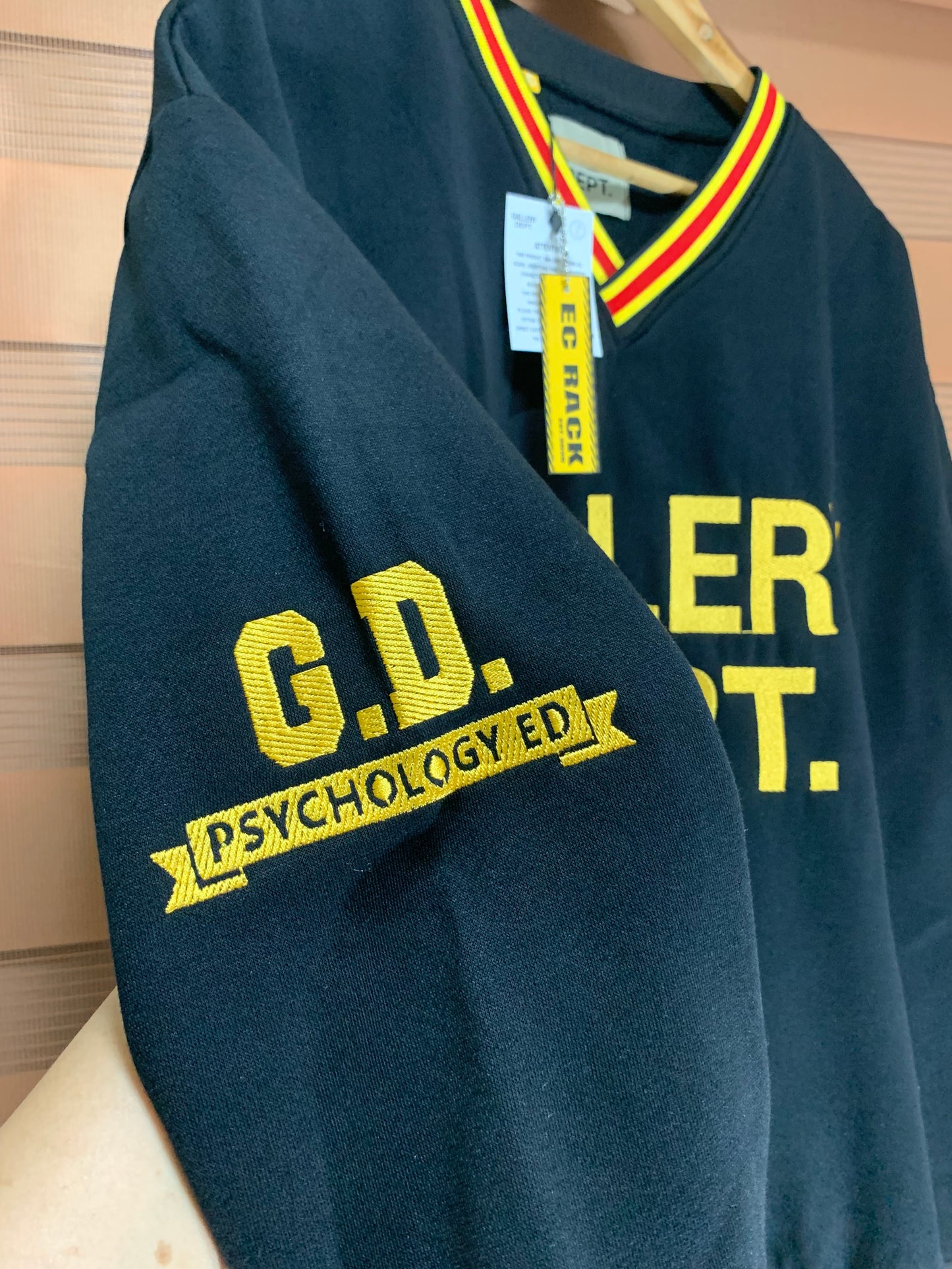 [New] Gallery Dept 'Psychology ED' Vneck Sweatshirt